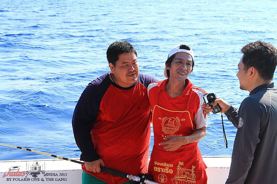 คนนี้คนเดียวครับที่เคียงข้างผมรักผมตลอดทั้งทริป .....พี่กุ๊กไก่สุดที่รักเอาน้ำมาให้ดื่ม