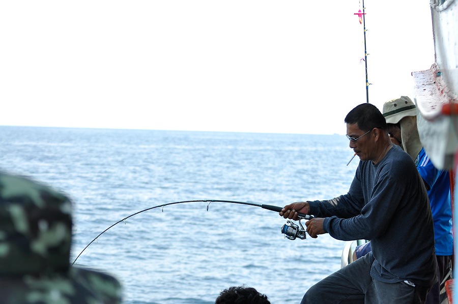 ช่วงบ่ายเรือก็วิ่งเข้ามาถึงซั้งข้างในหน้าฝั่งทับละมุ น้าวิชัยได้อยู่คนเดียวครับ