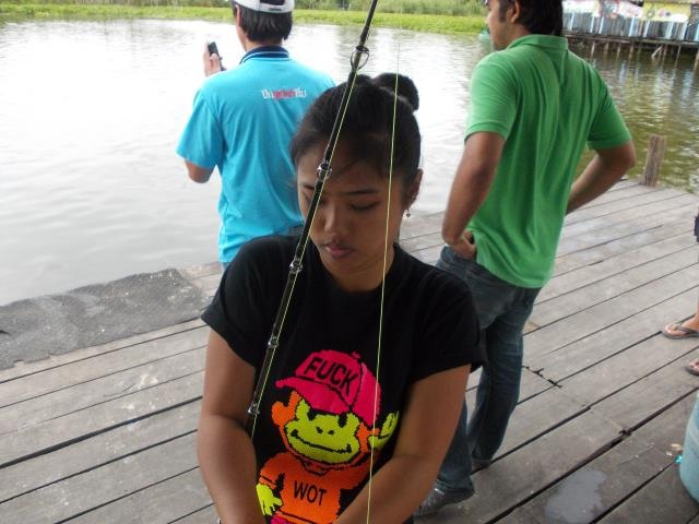 รูปน้อย...ตากล้องไม่ว่างถ่ายให้อ่ะ  :angry: :angry: