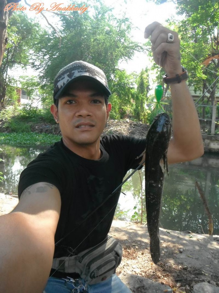 ถ่ายรูปคู่เป็นเกียรติประวัติหน่อยครับ :cool: