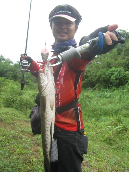 น้องถ่ายรูปให้พี่เลย ใช้เด็กถ่ายรูปให้ครับผม  :cheer: