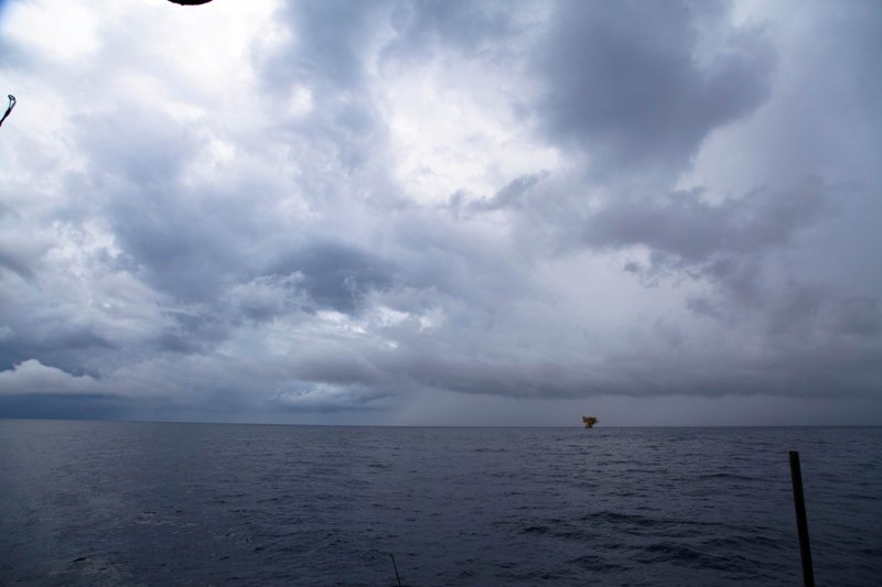 ขนาดนี้ เราโดนฝนล้อมไว้หมดแล้ว :laughing: :laughing: