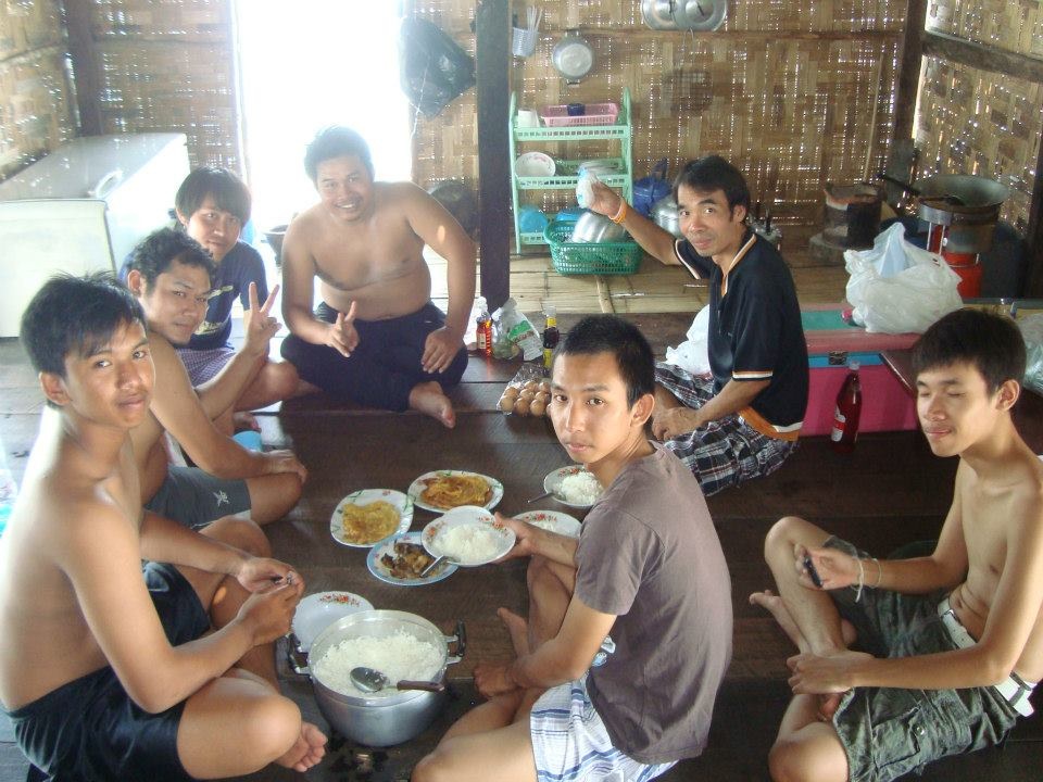 อาหารเที่ยงวัน มื้อแรกของทริปครับ 
ง่าย  ๆ กับไข่เจียว และ ปลาช่อนที่ไม่รอดแล้ว

ลุยกันเลยพวกเรา 