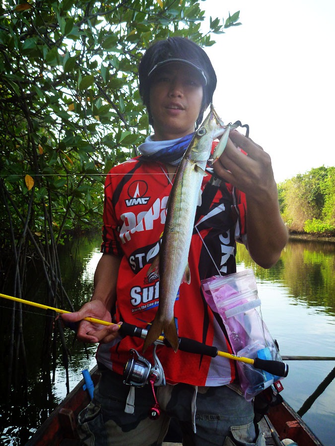  [center] เม่นโดนสากเหลืองตัวน้อยตามมา ติดๆกัน

เป็นชุดคัน Strom mojo กระสุน Rapala Flat Rap 6[/ce