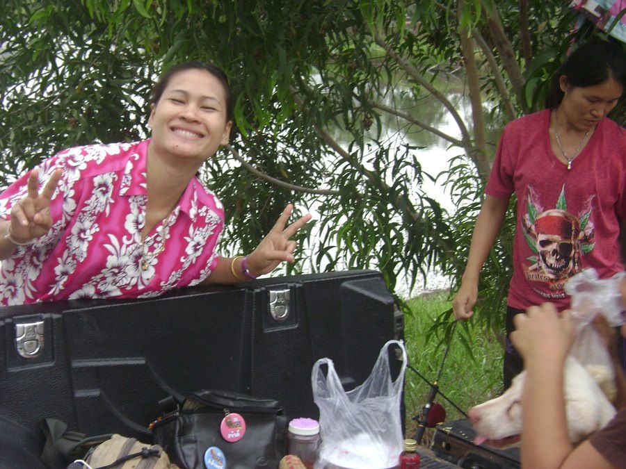 ส่วนกองเชียร์.....ยังเล่นกล้อง....ไม่เลิก... :grin: :grin: :grin: :grin: