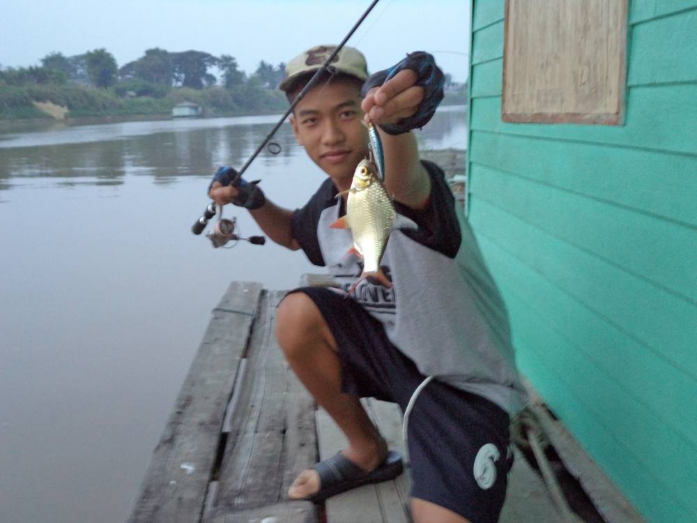 ลากันด้วยภาพนี้ครับ หวังว่าเขาจะสืบสานการเป็น angler แบบที่บรรพบุรุษเขาเป็นต่อไป จงเป็นผู้ ล่า ที่มี