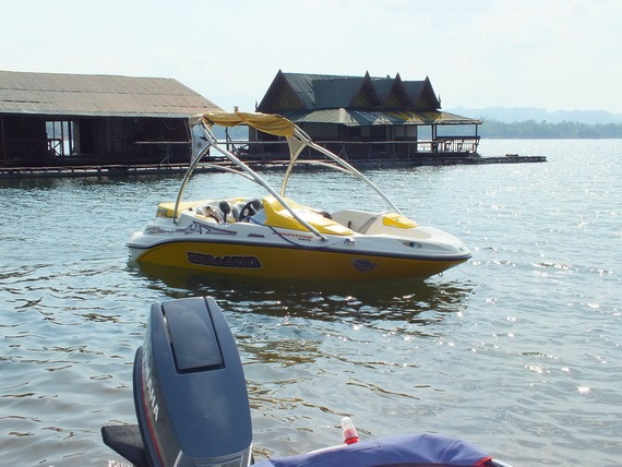 คนขับหายไปไหนเนี่ย เรือลอยออกไปแล้ว 555+
