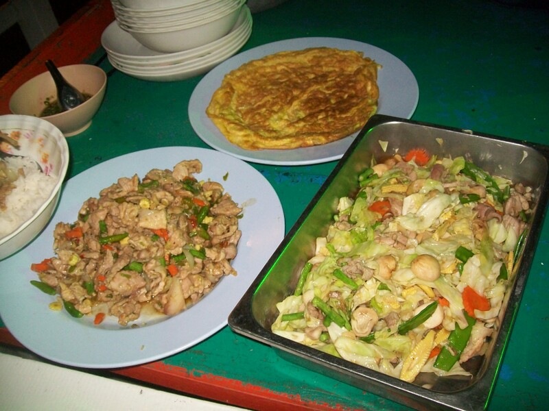 กินข้าวเย็นกันก่อนครับ  :grin: