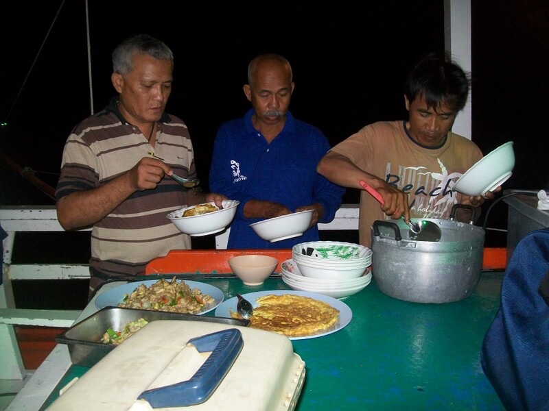 น้าหมูช่วยตักข้าวครับ  :grin: