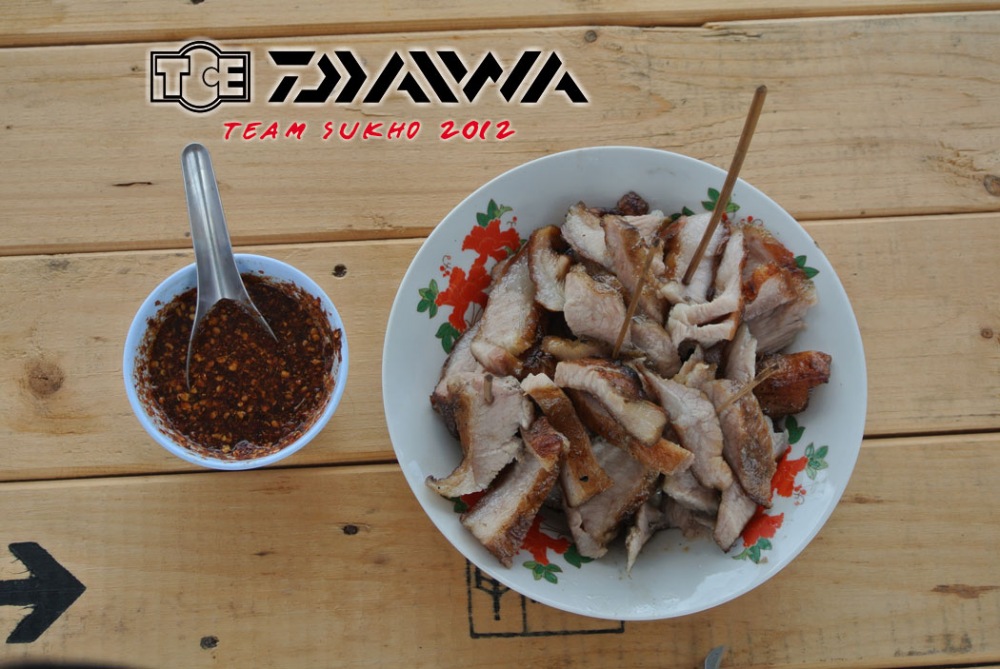 ปล.อยากไปกินมะม่วงที่บ้านน้าเสืออีก กำลังรวบรวมพลพรรคอยู่  
วันเสาร์นี้มาดิ เขียวเสวยแก่แล้ว มีดนตร
