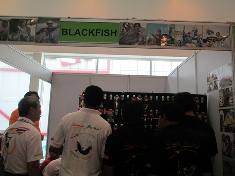 เดินมาเจอบู้ทของ   BLACK FISH ด้วยครับ ขอดูหน่อยครับว่ามีอะไรบ้างครับบบ