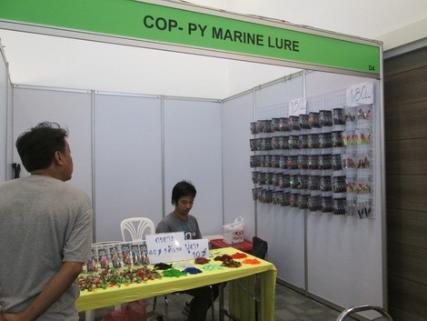 และแล้วก็เดินผ่านบูทของ CO-PY  MARINE LURE ครับผม มีอะไรบ้างหนอ ถ่ายชมหน่อยนะครับน้า