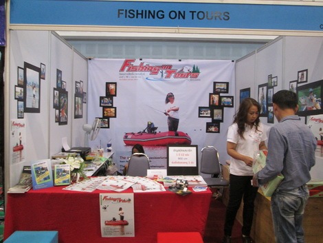 มาถึงบูทหนังสือตกปลา  FISHING ON TOURS บ้างแล้วครับ อย่าลืมช่วยกันอุดหนุนหนังสือตกปลานะครับน้าๆๆป้าๆ