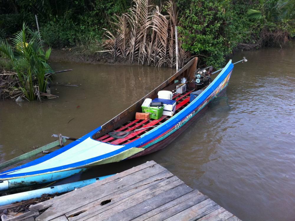  [b]ส่วนวันนี้ ลงลำนี้ครับ เรือเร็วที่สุดในสามโลก (ที่สำคัญ ประหยัดน้ำมันกว่ากันเยอะเลยครับ)[/b]