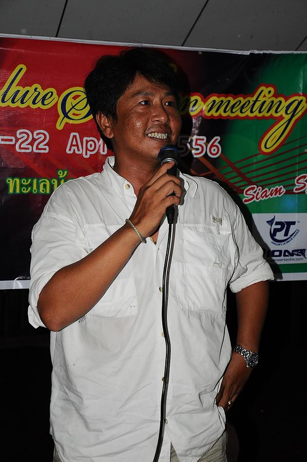 พูดแทบไม่ออกมันตื้นตันอ่ะ มองไปทางไหนก้มีแต่พี่น้องที่น่ารักมากันครบเลย ดีใจจริงๆคร๊าบบบบ :love: :lo