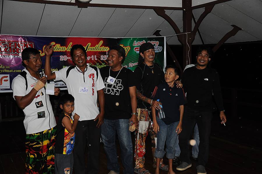 จากภูเก็ตนำทีมโดยพี่กุ้ง น่าจะเป้นทีมที่มีพี่น้องอายุเยอะที่สุดน่ะเนี่ยยยยยย :laughing: :laughing: :