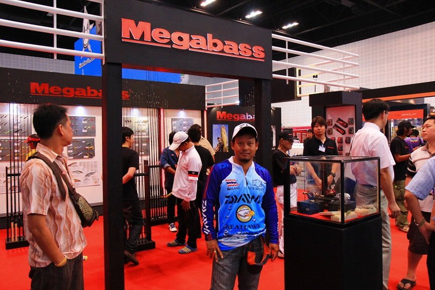  [b]ขอสักใบกับบูทของ Megabass[/b]   :love: :love: :cheer: