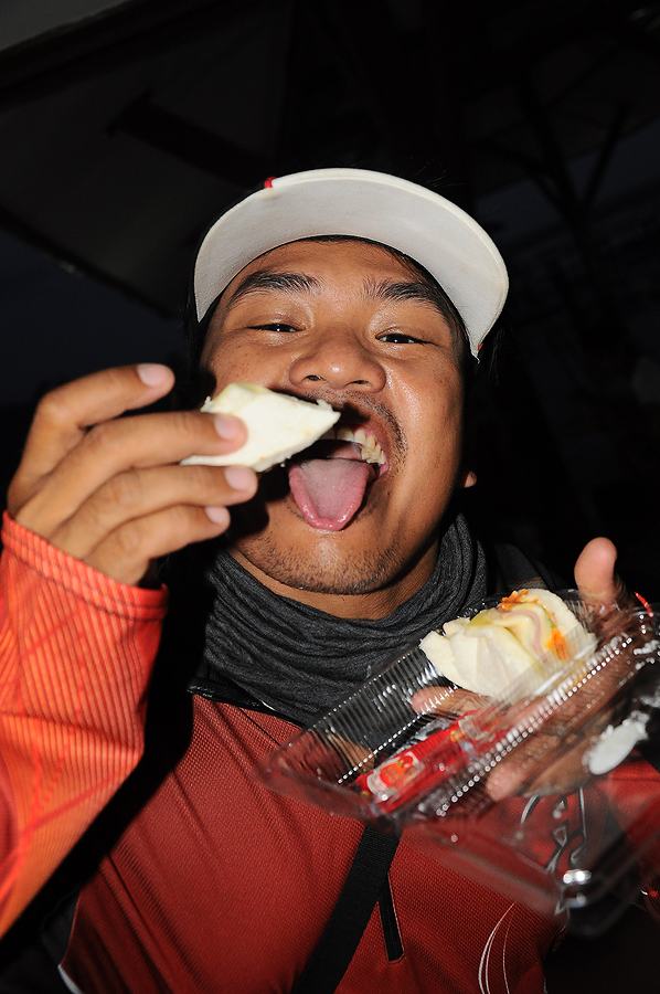 อีหมอนั่นแซนวิชน่ะเว้ยยย กินเลยไม่ต้องเลีย :laughing: :laughing: :laughing: :laughing:
 [b]ต้องขอขอ