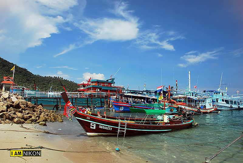 วันต่อมา เราจองเรือพาไปดำน้ำไว้รอบเกาะเต่าครับ :cheer: