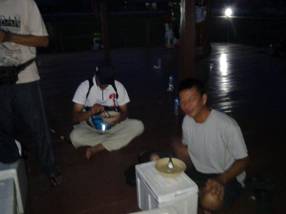 ขออุญาติแจมหน่อยครับ
อาหารเช้าก่อนลงเรือครับ