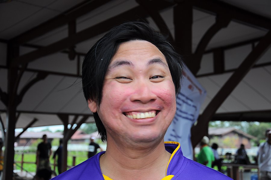 ป๊าดดดด....น้าด้วงไปอาบน้ำมาลืมล้างหน้าป่าวเนี่ย เปรอะไรมาอ่ะแดงเป้นแถบเลย :laughing: :laughing: :la