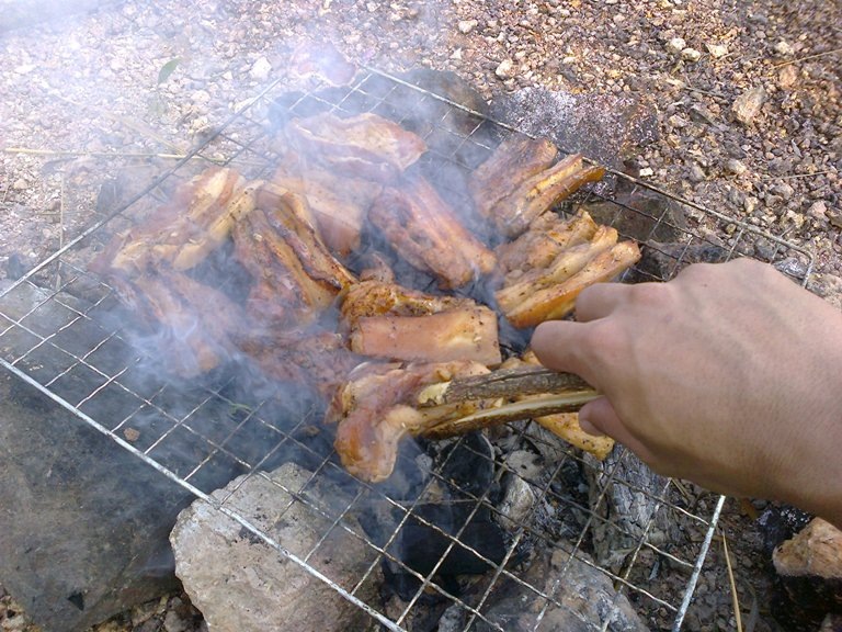  [center]ย่างหมูรอปลานิลครับ[/center]