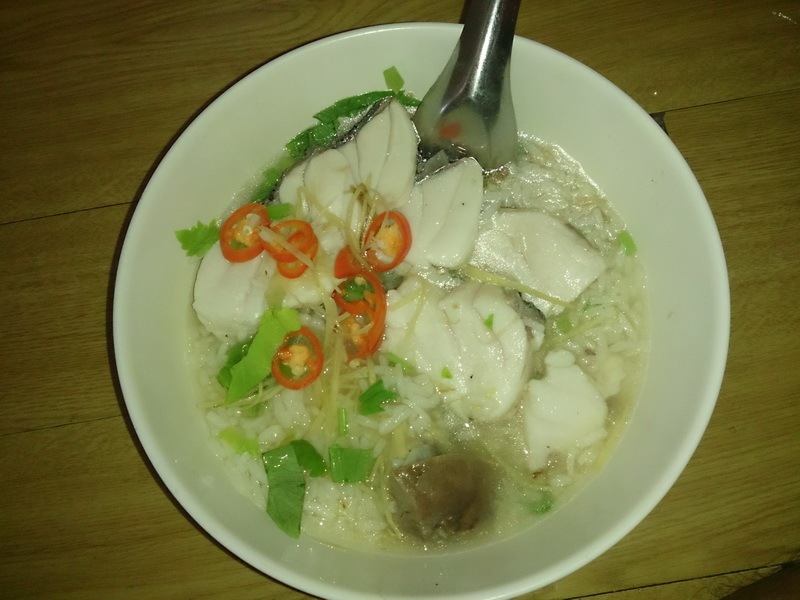 มื้อเย็นกับข้าวต้มเก๋าถ่าน ฝีมือสาวสวย