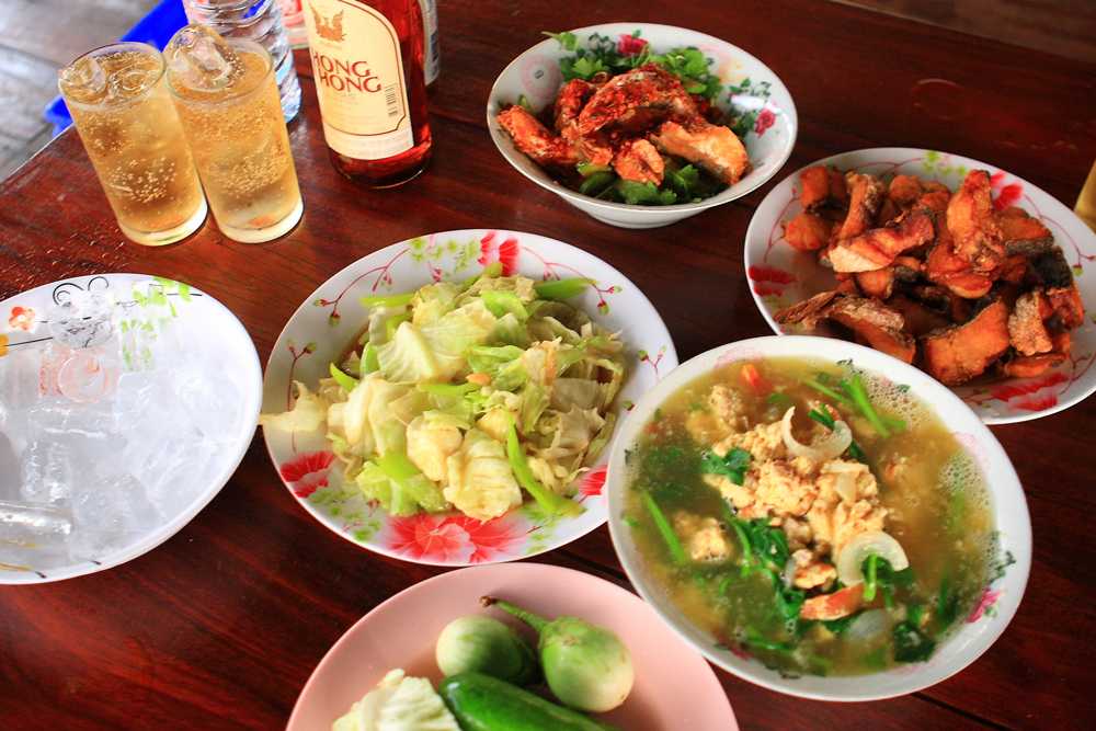 ต้มไข่น้ำ ชะโดแดดเดียวทอดน้ำปลา ผัดกระหล่ำปลี ชะโดผัดพริกแกง
