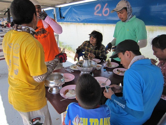 ทุกคนเริ่มทานกินแบบอร่อย เชิญน้าๆทุกท่านทานข้าวด้วยกันนะครับผม :cheer: :cheer: :cheer: :cheer: :part