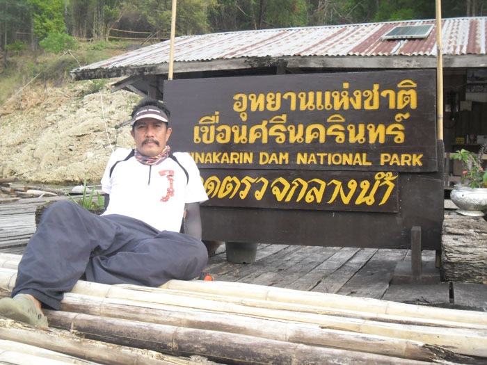 ผ่านตรงนี้มาหลายครา มิเคยลงมาชักภาพใว้เป็นที่ระลึกเลย เพลานี้เอาซะหน่อย  :love: :love: :love: :love:
