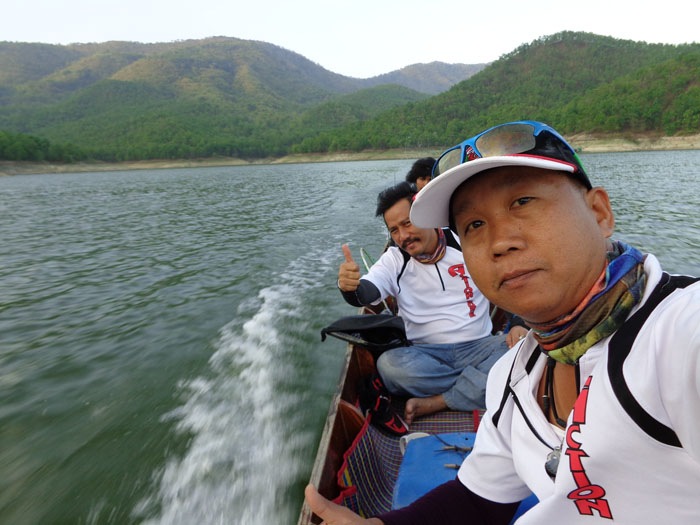 รุ่งสางของวันใหม่...เครื่องเรือใช้การไม่ใด้ จำเป็นต้องพึ่งเรือ ของราชครูเอ็ด ออกรบเคียงบ่า เคียงใหล่