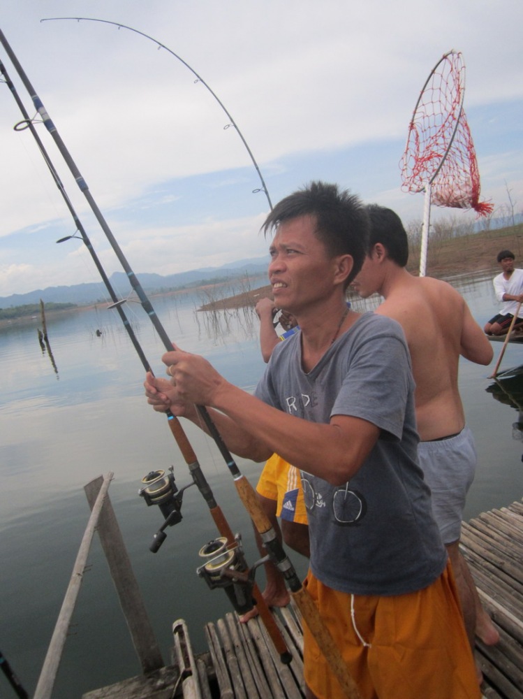  :cheer:เรือพร้อมน้านัยช่วยเก็บคันเบ็ดออกให้ หน่วยสวิงพร้อมเช่นกัน :cheer: :grin: :grin: