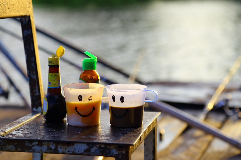 กับอาหารเช้าเท่าที่จะมีให้ได้ก็เป็นกาแฟ ไข่ลวก เติมพลังกันก่อน