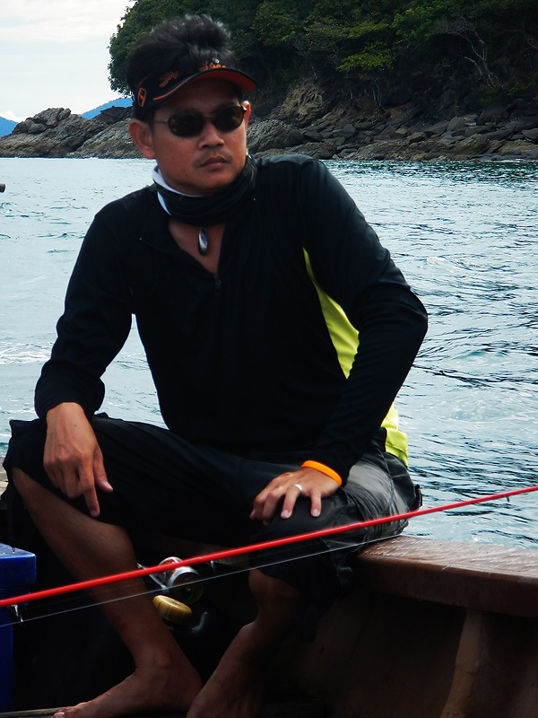 คนนี้แหละครับ ดูหน้ากันชัดๆครับ น้าต้น (ต้นเล็ก) แห่ง [b]SiamSpoon[/b] อ่ะครับ อิอิ
 :cool: :cool: 
