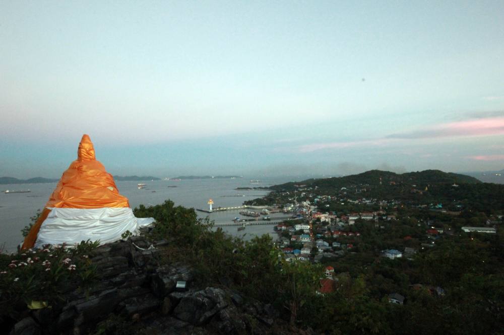 ขึ้นมาชมวิว และใหว้พระครับ