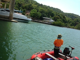 นั่งเรือไปตกปลาที่ตอหม้อสะพานแขมหนูครับ :cheer:
