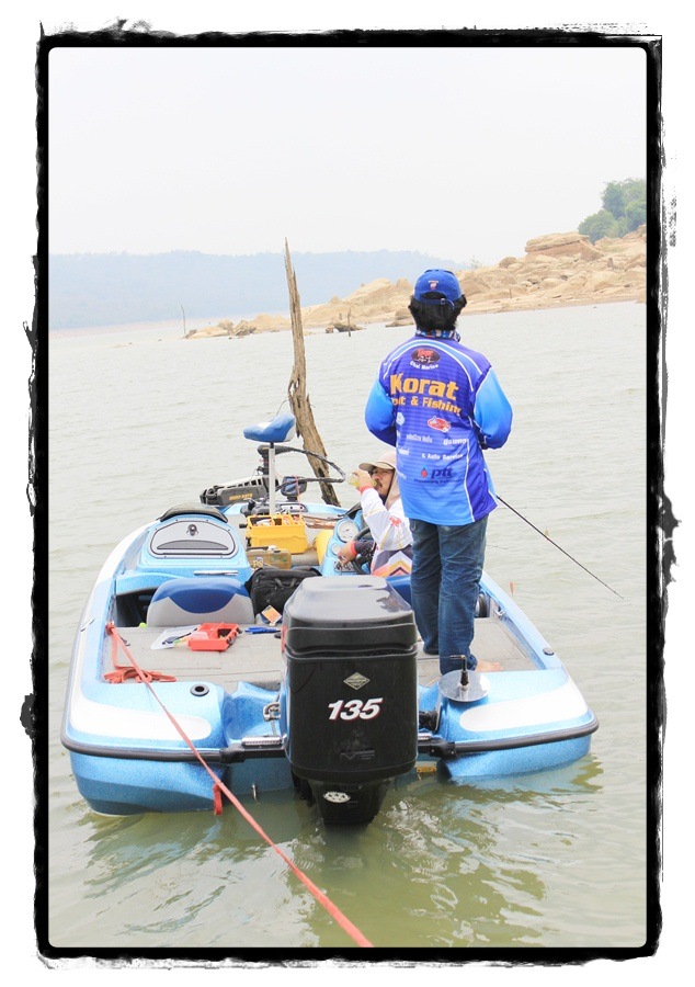 เรือลำโน้นก็ ปั่นกันใหญ่ครับ...เช้าๆน่ะกำลังวังชาน่ะมีเยอะมากๆ
 :music: :music: :music: :music: :mu