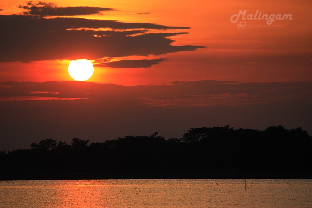 แต่ก่อนจะพอมีเรือชาวบ้าน อย่างน้อย 2-3 ลำ
พอเป็นแบบให้ถ่าย....เดี๋ยวนี้ไม่มีเลยละครับ