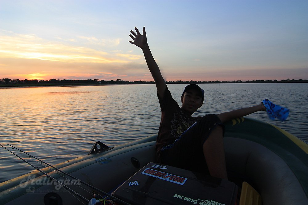 ลากันด้วยภาพนี้ละครับ...

รับรองทริปต่อๆไป...ลูกชายผมต้องขอตามมาอีกแน่ๆ

 :grin:

พบกันใหม่เร็