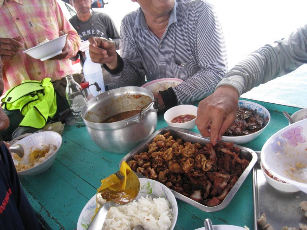 มื้อเที่ยงก่อนกลับคับ..... :grin: