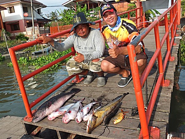 ลากันด้วยภาพนี้กับเจ้าพระยา ไต๋ต้น+เก่งและปลาสำหรับทริปนี้HAPPYมากในการล่องเจ้าพระยาครั้งแรกของชีวิต