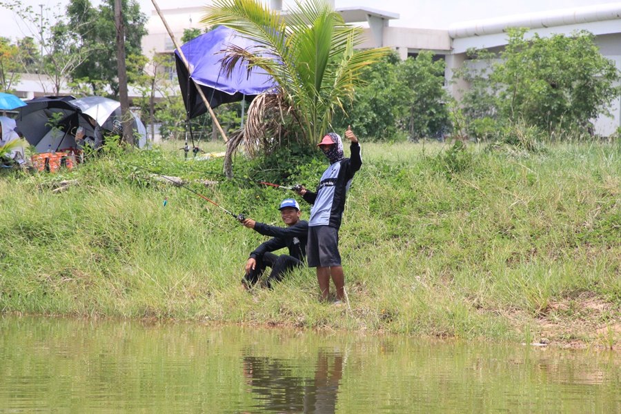 เพ่ ๆ   เหยื่อผมติด ช่วยผมด้วยคร้าบ

ผมก็เลยต้องจัดให้น้อง ตามคำขอ
 :grin: :grin: :grin: