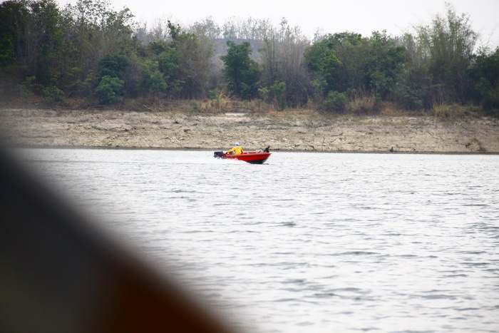 งานนี้เน้นรองเรือเป็นหลัก โดยเฉพาะลำแดง
 :laughing: