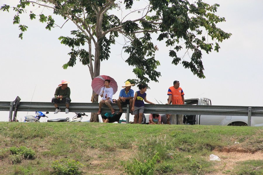 กองเชียร์ เพียบ :grin: :grin: