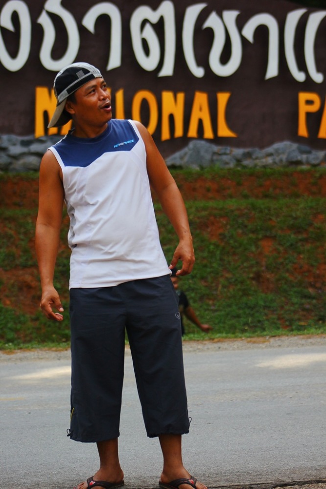 น้องชายผม...พรีเซ็นเตอร์ปูนดอกบัว "เขียว" ถ่ายโฆษณาพึ่งมีบทพูดตอนนี้แหละ... :laughing: :laughing: 