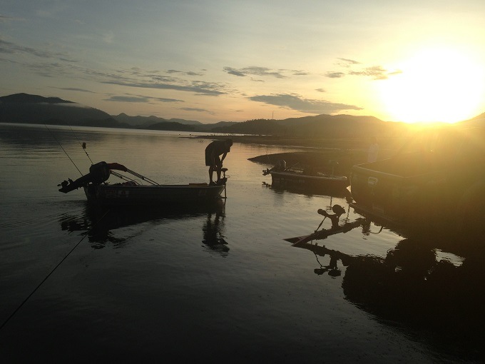 น้าหนึ่งเอาเรือลงได้ละ  :love: :love: :love: :love:
