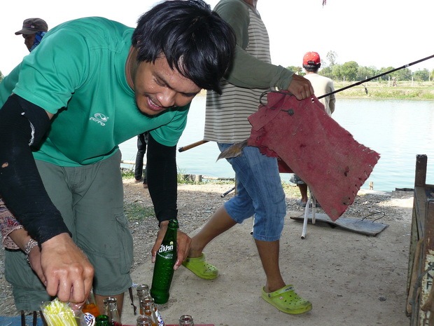 เมื่อปลาน้ำขวดออกมา....แป๊ปเดียวหายไปไหนหมดเลย :laughing: :laughing: :laughing: