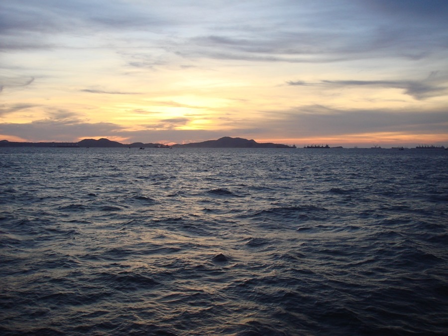 เกาะสีชังครับ  :love: :love: :love: