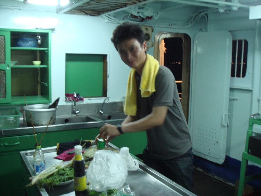 ทำอารายอะๆๆ  :laughing: :laughing: :laughing:


(รินให้พ่อคัวแก้คาวจัีกโบกแหน่)

 :laughing: :l