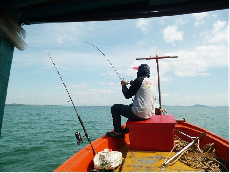  :cheer:...ปล่อยยังไม่ทันพ้นเรือก็ฉวยคามืออีกแล้วครับ...... :cheer:...